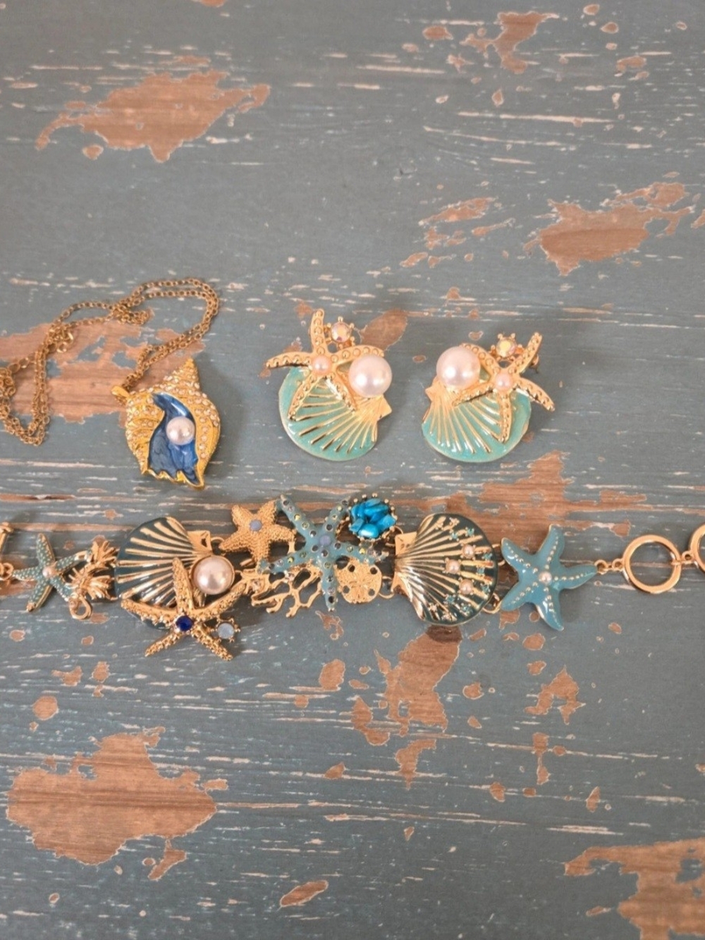 NWOT Gold-Tone Sea Theme Pearl Starfish Jewelry Set
